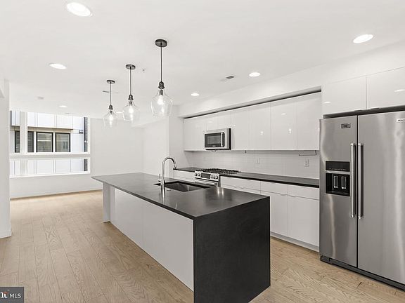 5th image of 608 N Galloway St Unit A