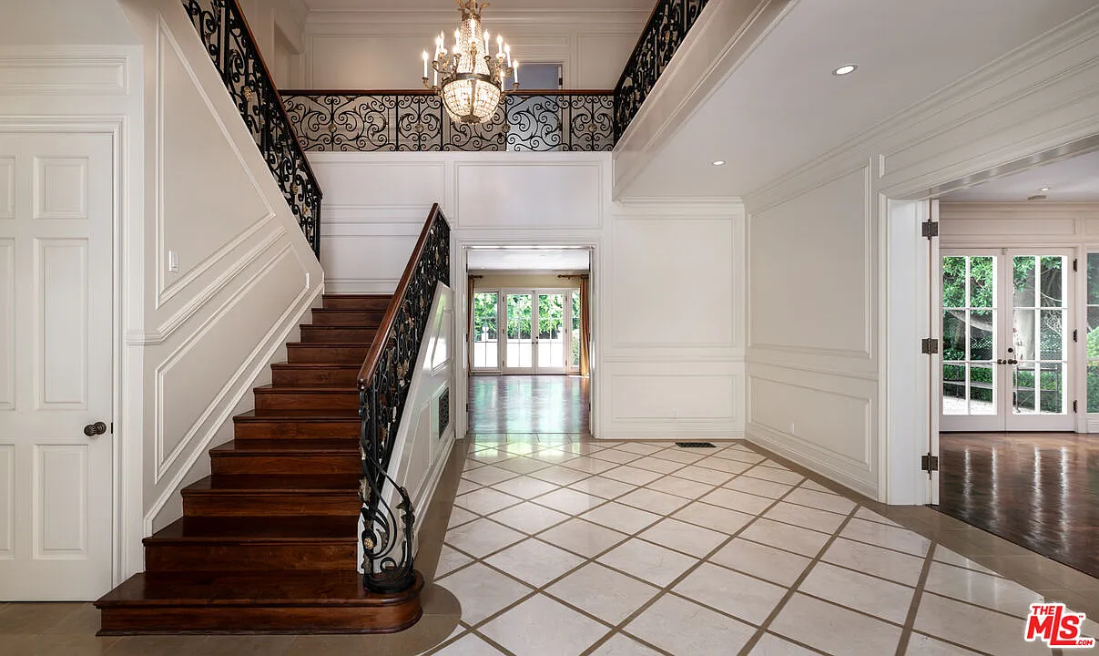 6 bed, 8.0 bath, 6823 sqft, $58,000 — Photo 3