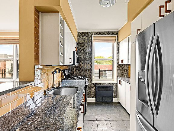 5th image of 616 E 18th St APT 6G