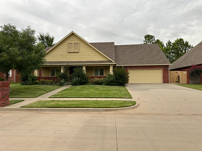 2709 Belmont Dr — Photo 1