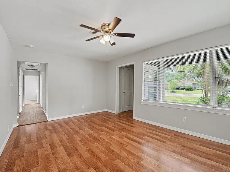 8433 Woodlyn Rd — Photo 4
