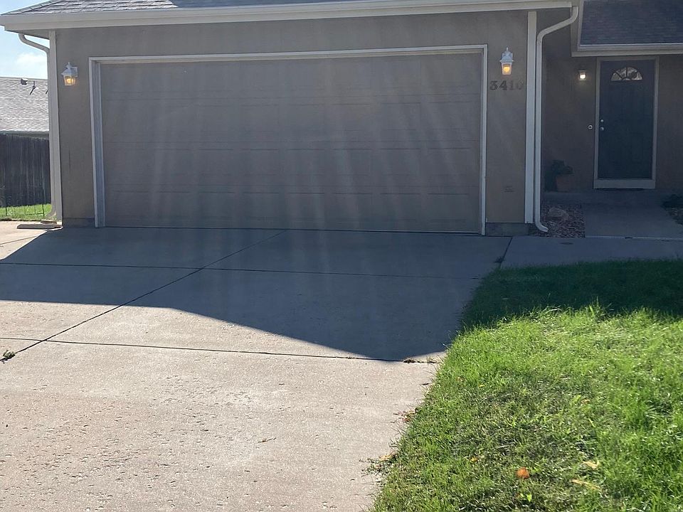 2 car garage, space for a camper or boat on the side of the driveway