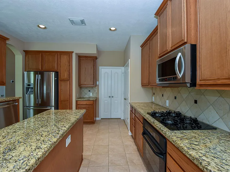 21223 Pennshore Ln — Photo 16