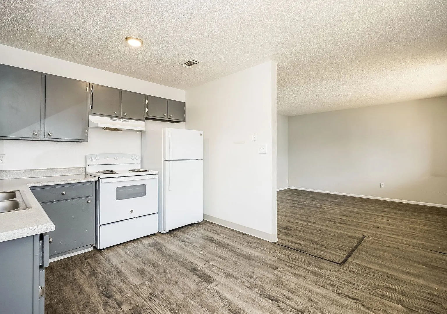 984 E Saxony Drive — Photo 3