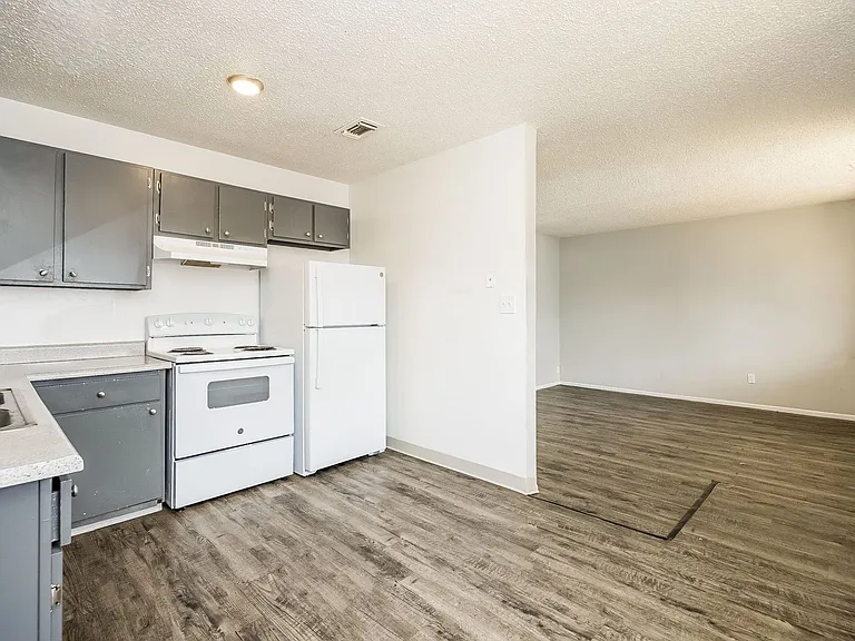 984 E Saxony Dr — Photo 21