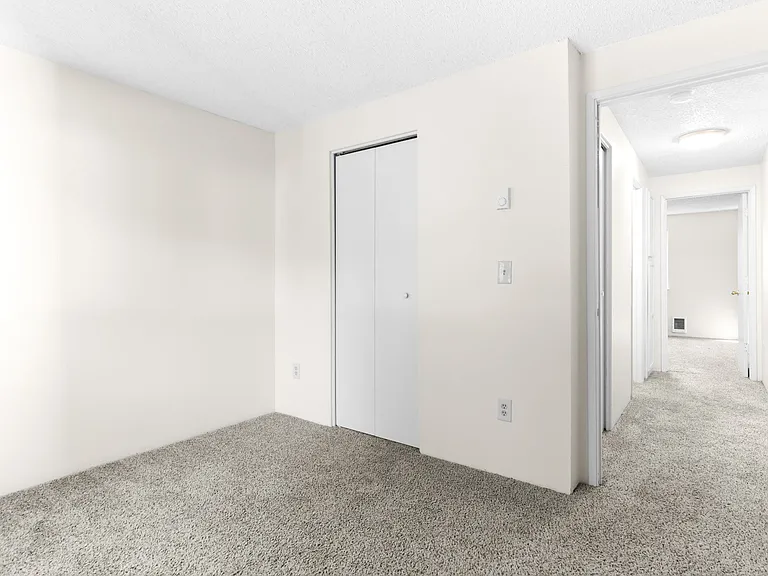 Charbern Apartments — Photo 23