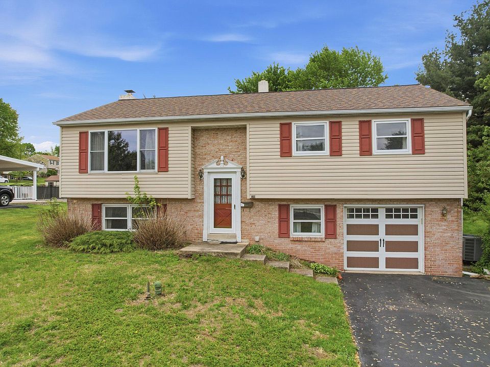 1st image of 330 Wexford Rd