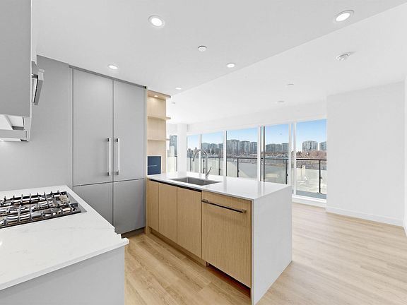 2nd image of 7977 Lansdowne Rd #407