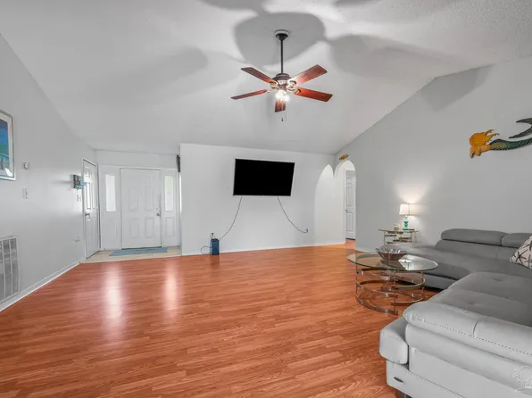 6859 Liberty St, Navarre, FL 32566