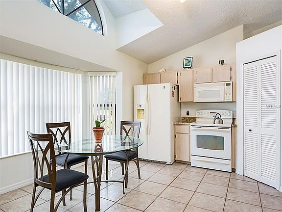 3rd image of 460 Oslo Dr