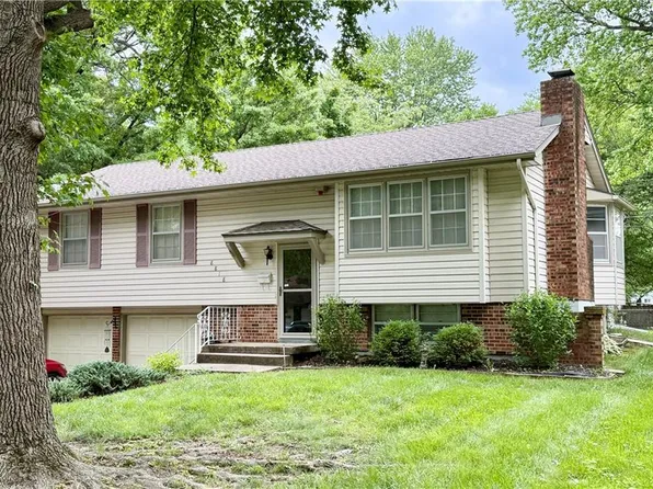 8818 Crescent Ave, Kansas City, MO 64138