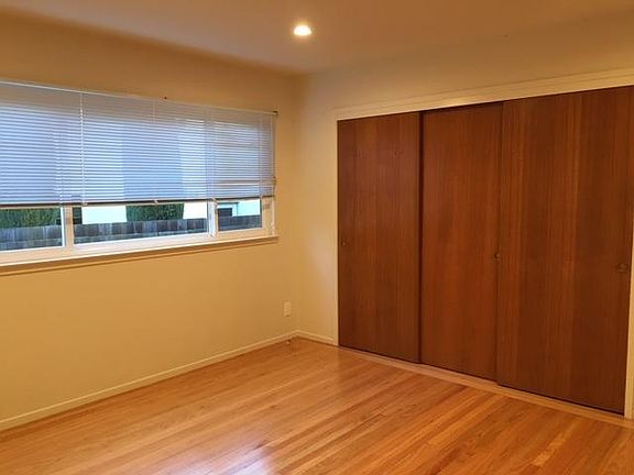 2nd image of 839 Roble Ave APT 1