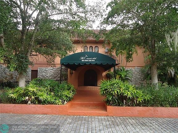 3rd image of 660 Tennis Club Dr APT 305