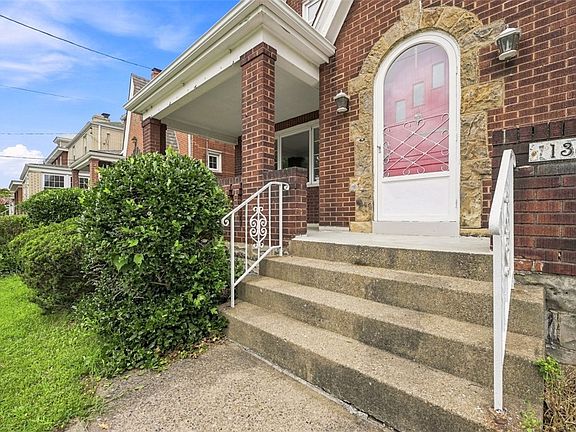 3rd image of 1135 Premier St