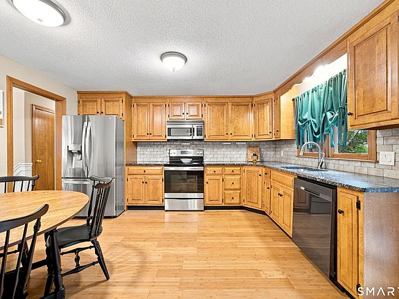 4th image of 4 Woodland Hollow Street
