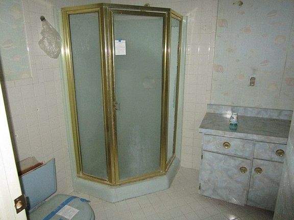 3rd image of 1571 W 7th St