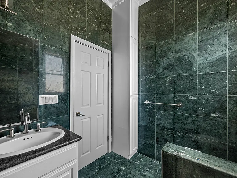838 Green St — Photo 14