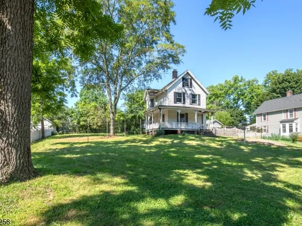 6 Bodine Ave, Peapack Gladstone Boro, NJ 07934