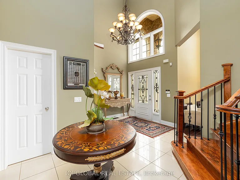 2395 Lyndhurst Dr — Photo 10