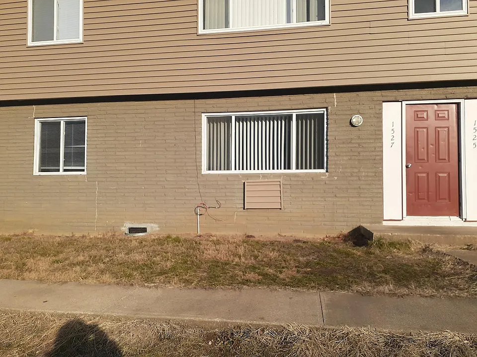 1527 N 55th Dr