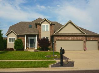 1604 Magnolia, Washington, IL 61571