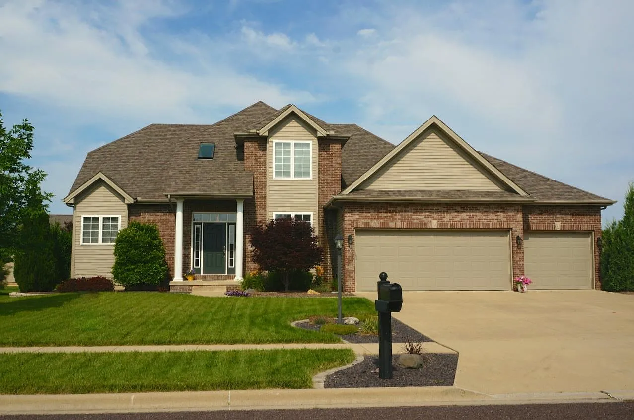 1604 Magnolia photo 1