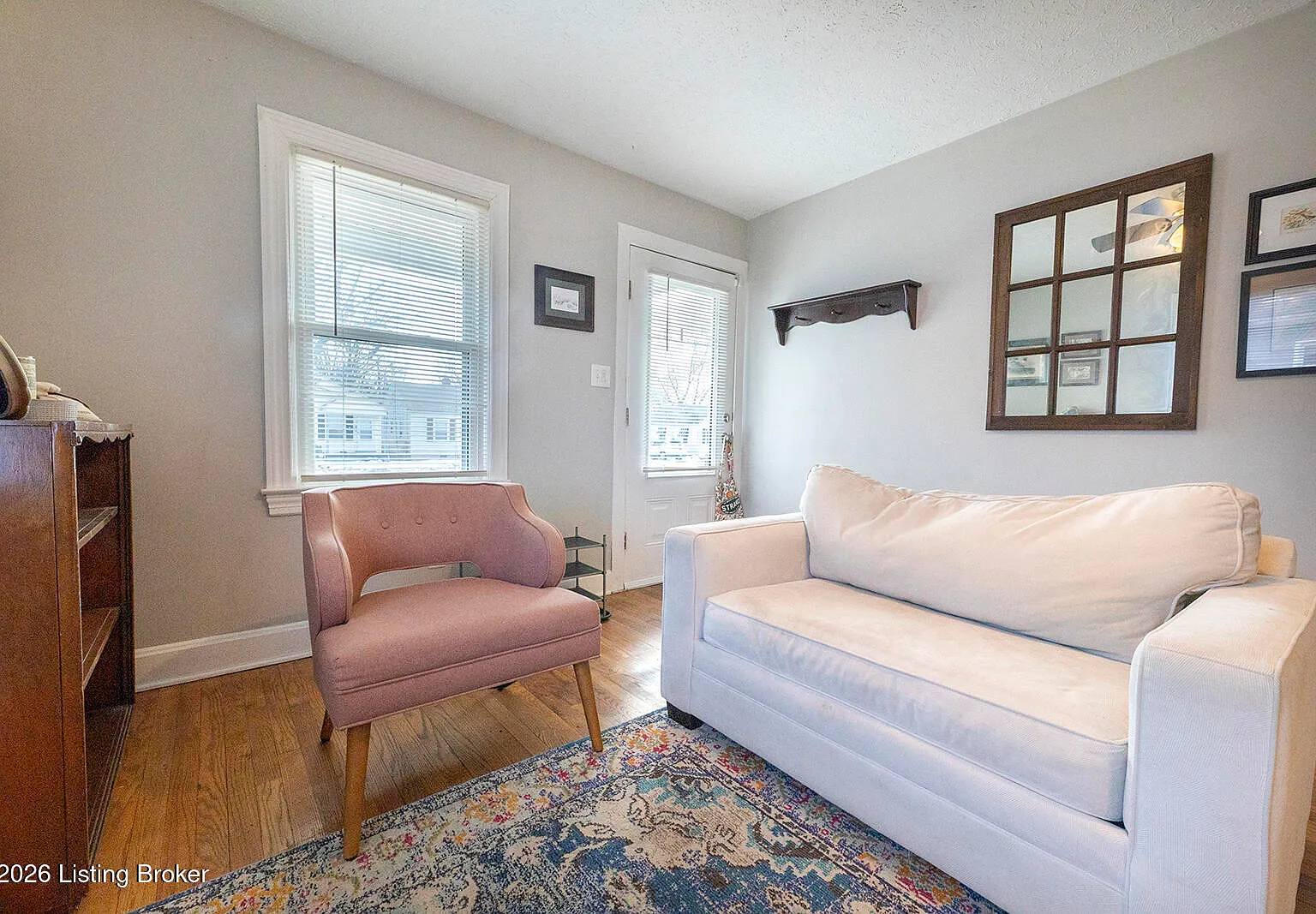 2 bed, 1.0 bath, 784 sqft, $1,200 — Photo 3