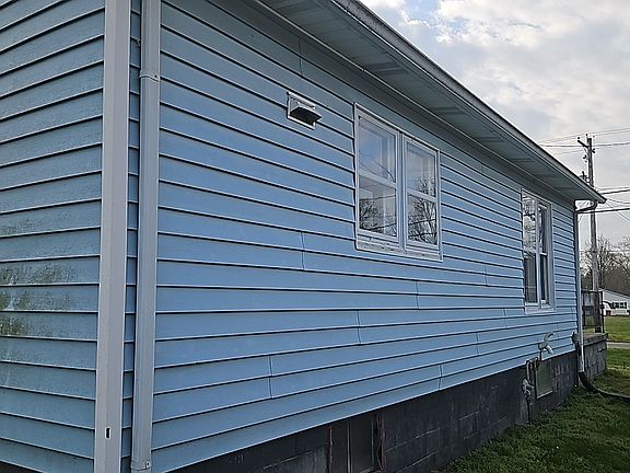 4th image of 740 E Park St