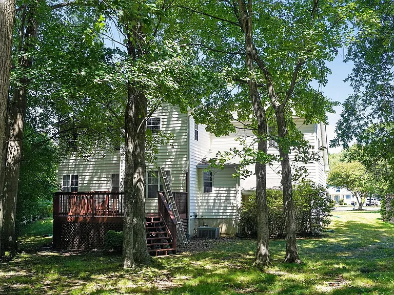 3006 Freedom Ct N — Photo 14