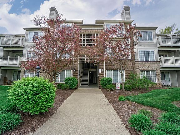 2nd image of 9821 Regatta Dr Unit 202