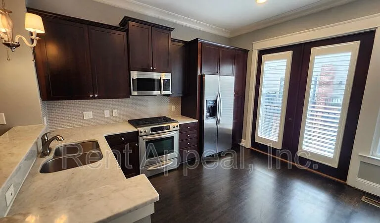 4727 Cypress Cmns — Photo 2