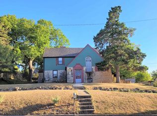 1619 Ames Ave, Winfield, KS 67156