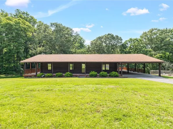 180 Mountain Valley Dr, Eden, NC 27288