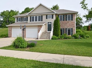 260 E Amber Dr, Whitewater, WI