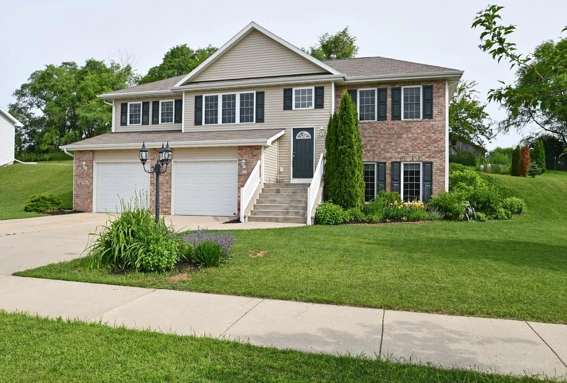 260 E Amber Dr photo 1