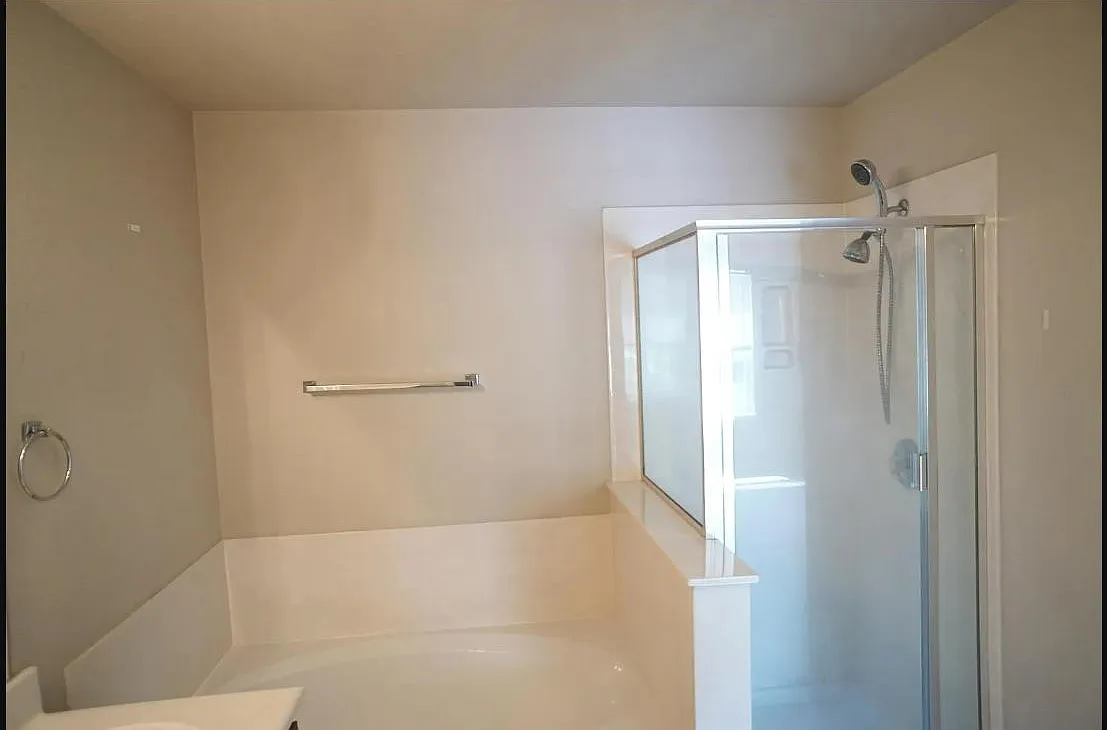 4 bed, 2.5 bath, 2277 sqft, $2,100 — Photo 4