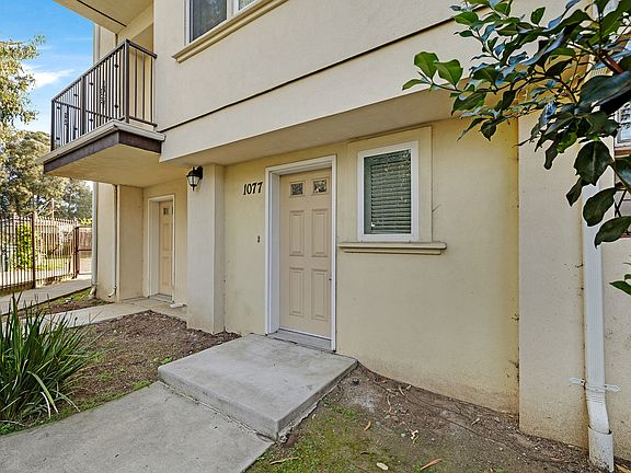 5th image of 1077 Hyde St
