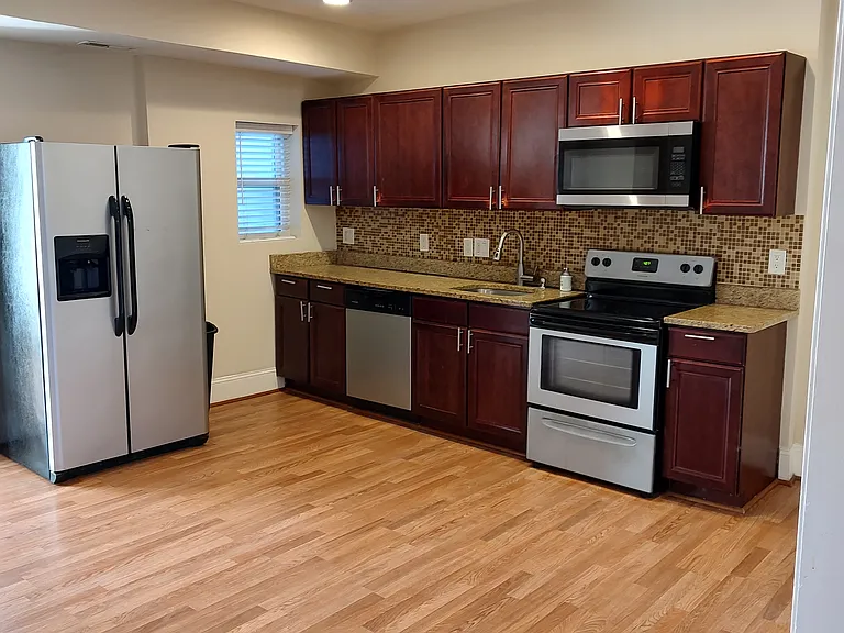 406 Ingraham St NW — Photo 4