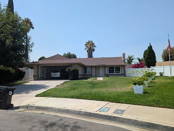 House front and partial view of of neighbor garden to the West.