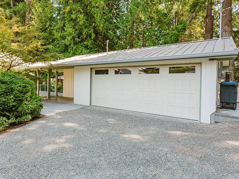 15550 Broom St NE — Photo 45