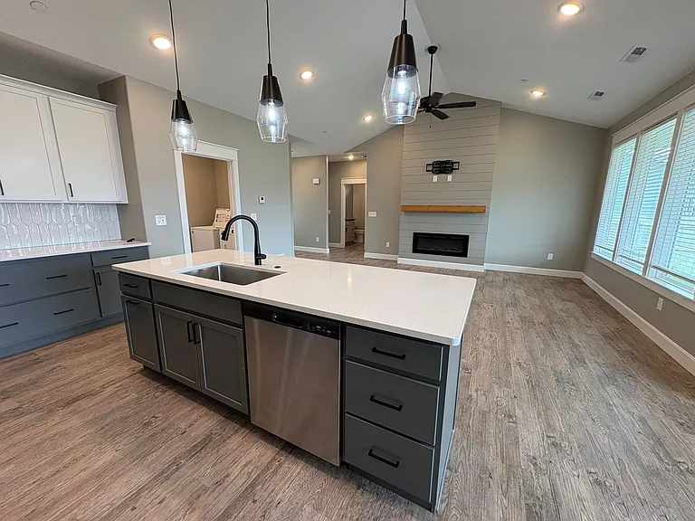 4916 Plumthicket Dr — Photo 8