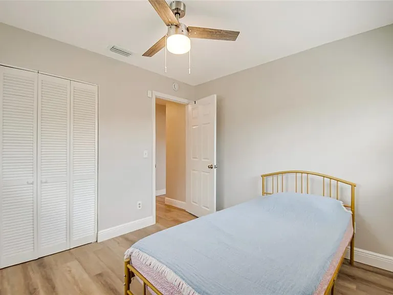 211 Woodmere Blvd — Photo 11