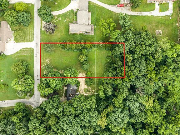3rd image of 3818 Rosewood Dr