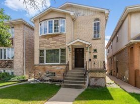 5841 W 55th St, Chicago, IL