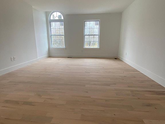 5th image of 1022 Venezia Ave