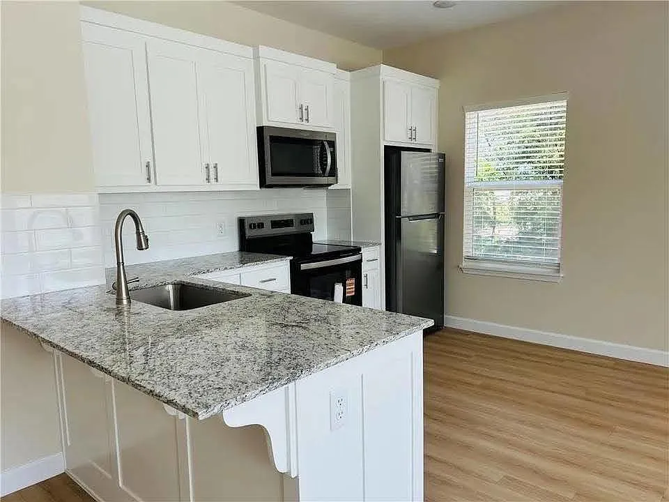 New 2BR Duplex in Springdale, near downtown and medical center — Photo 3