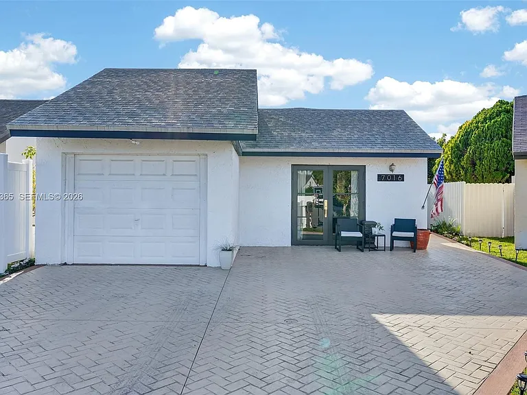 7016 SW 103rd Pl — Photo 1
