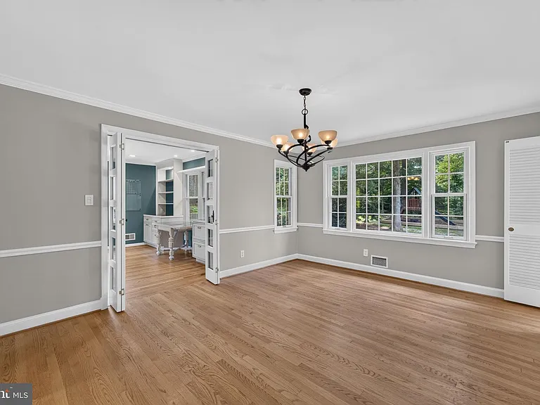 6443 Walters Woods Dr — Photo 15