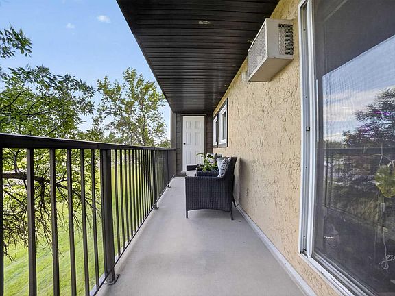 4th image of 401 Columbia Blvd W #206