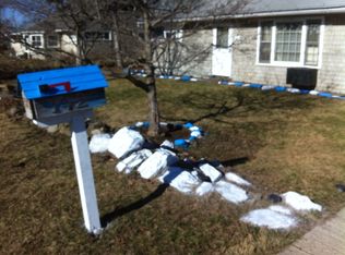 142 Seaver Cir, Bridgeport, CT 06606